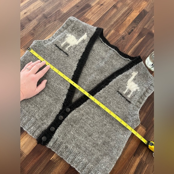 Handmade Alpaca slightly cropped button front vest - Picture 6 of 8